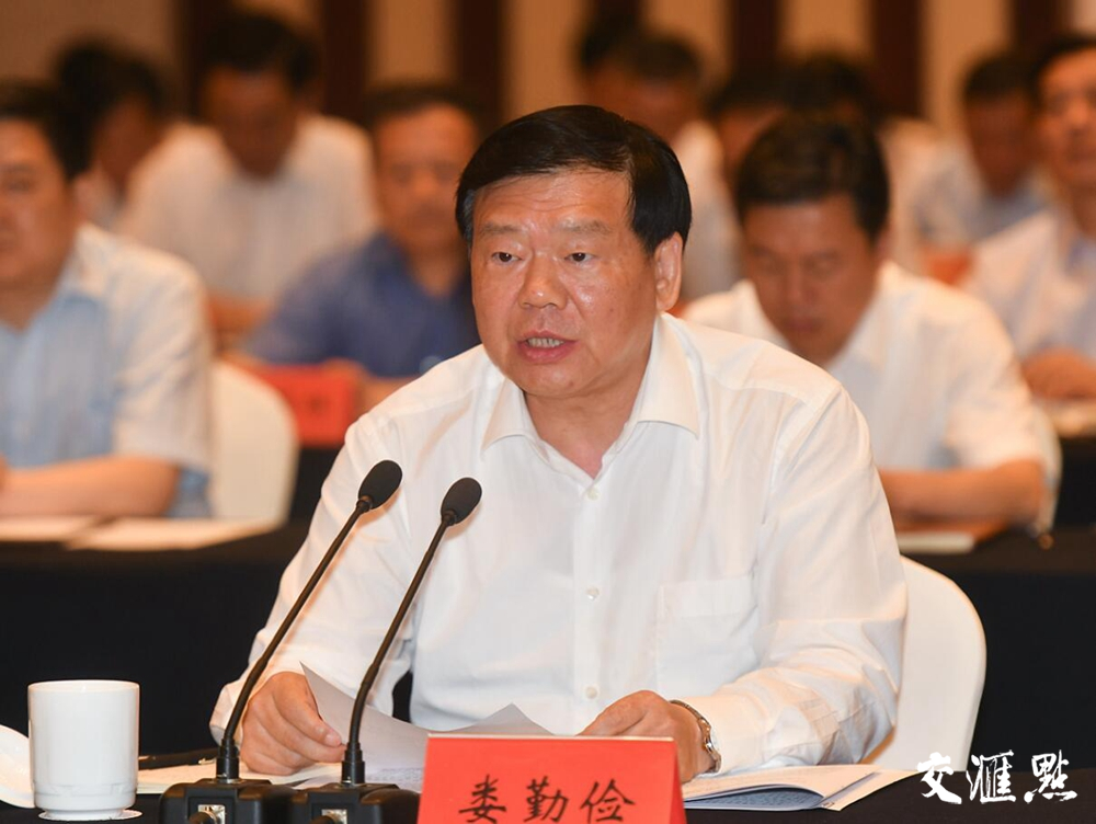 省委书记、省人大常委会主任娄勤俭作表态讲话。交汇点记者 肖勇 摄